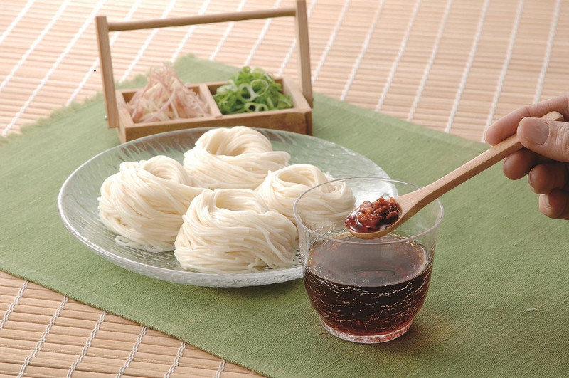 Chili Oil with Fried Garlic Taberu Layu 3.88 Oz gallery