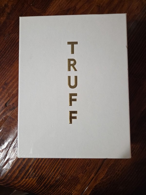 White Truffle Oil And Hot Sauce ☆ TRUFF ☆ Sealed Gift Box ☆ Exp 3/26 NEW !