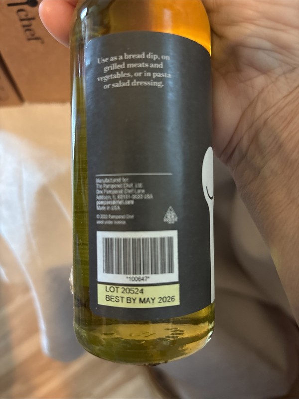 Pampered Chef Basil-Infused Olive Oil gallery
