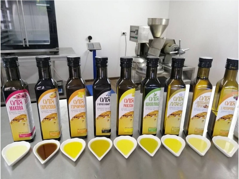 Oil from black cumin. Cold-pressed oil from black cumin seeds. Unrefined. gallery