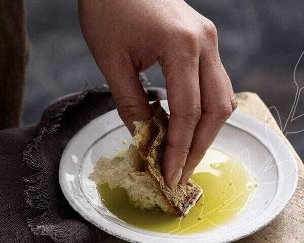 Spanish Organic Extra Virgin Olive Oil First Cold Pressed 2 Tin Cans 33.8 Fl.Oz gallery